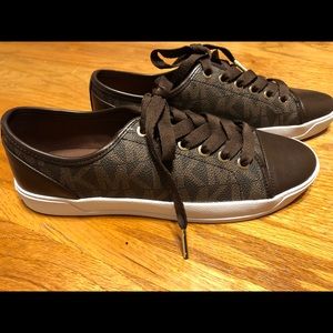 NEW MICHAEL KORS LOGO CITY SNEAKER WOMENS SIZS 7